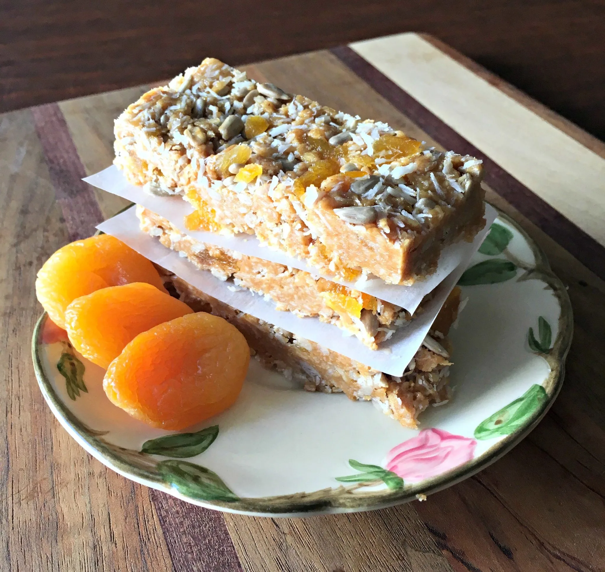 Apricot coconut granola bars