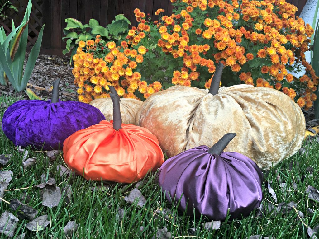 Easy DIY Pumpkin Decor in grass