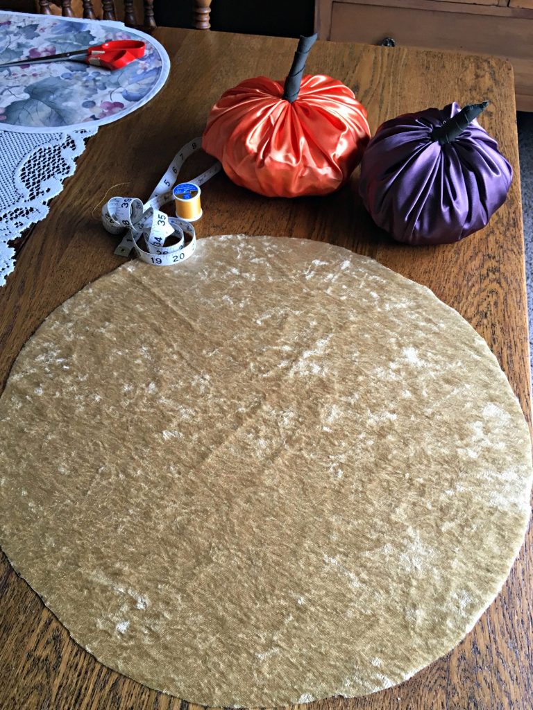 Easy DIY Pumpkin decor - circle