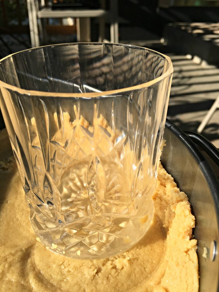 No-bake pumpkin spice cheesecake, cup and crust