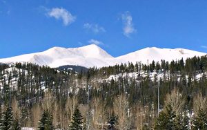 Breckenridge napsütéses nap, havas hegy