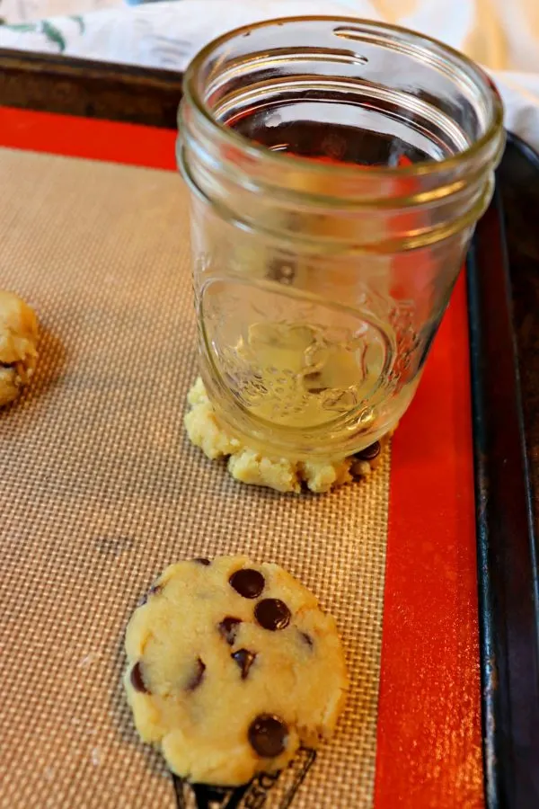 Best keto chocolate chip cookies, glass pressed