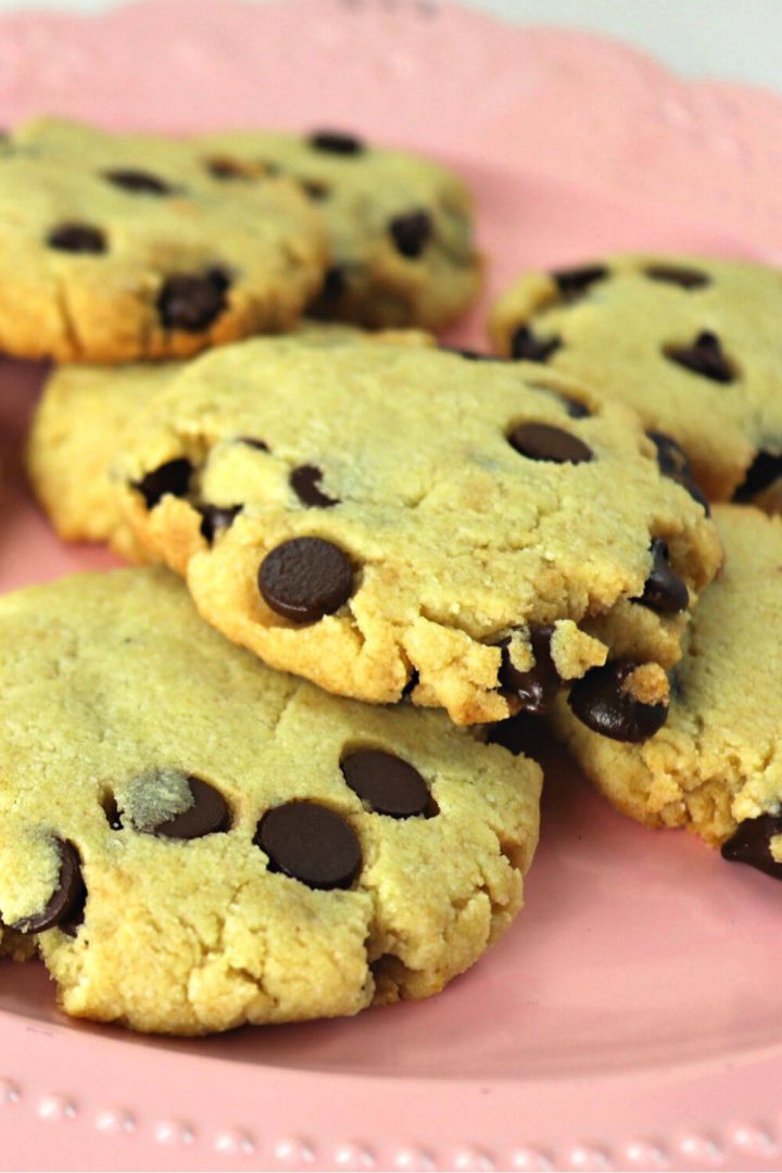 Best chewy keto chocolate chip cookies