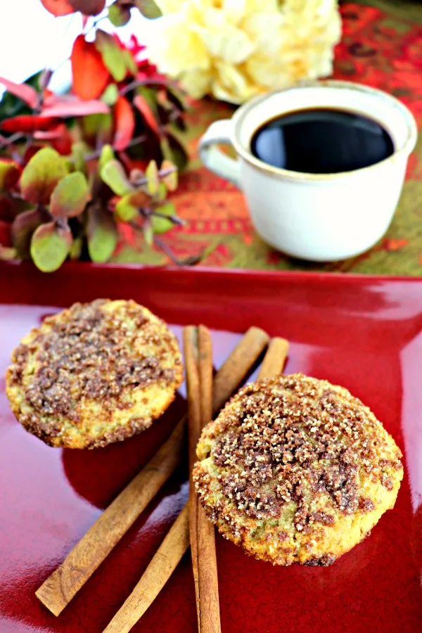 Keto, gluten-free, sugar free breakfast muffins. Low carb coffee cake muffins. Perfect for fall breakfasts. #sugarfreebreakfast #muffins #cinnamon #ketorecipes #explorermomma