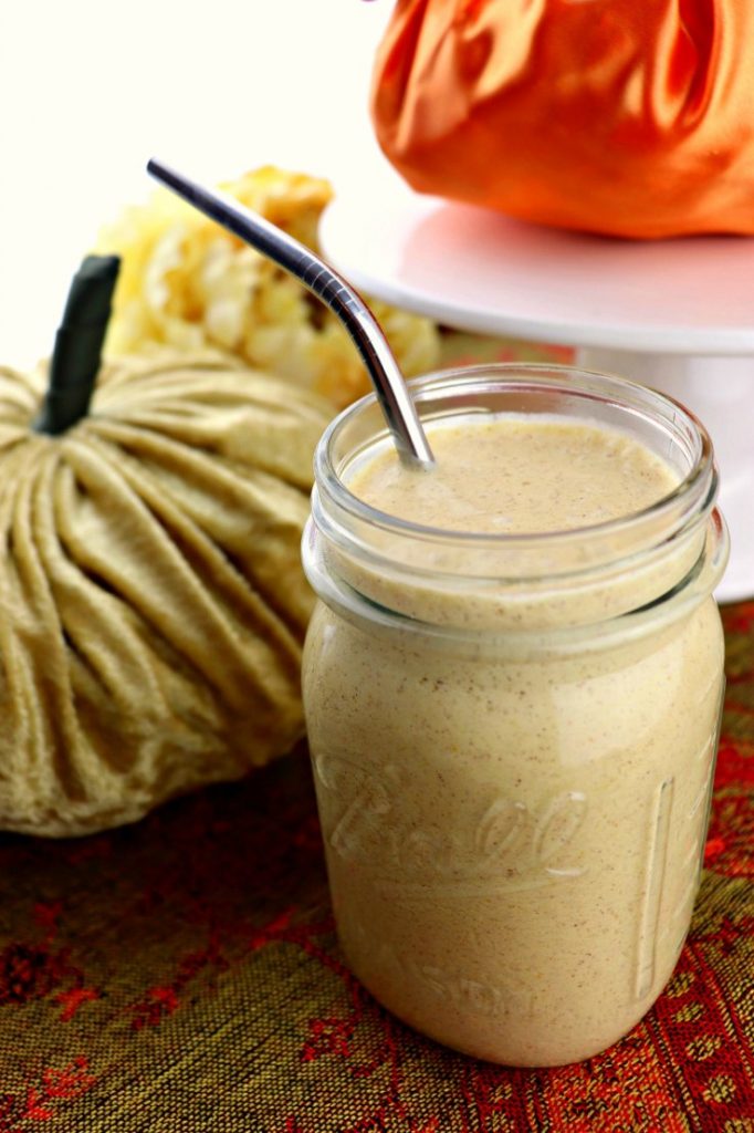 Keto pumpkin spice breakfast shake. Perfect protein meal shake for the season! #pumpkinspice #ketobreakfast