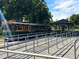 Take the Niagara Falls trolley with the family. #operationusparks #explorermomma