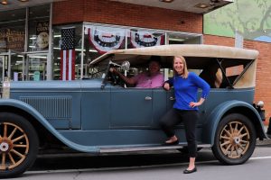 Explorer Momma in Owego New York with Jim and his antique car. #experiencetioga #artstrailtioga #15thingsowego #belikebelva #iloveny #myflxtbex #tbex