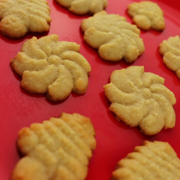 Keto butter spritz cookies are the perfect low carb Christmas recipe! Keto desserts to stay on your keto plan. #lowcarbrecipes #ketorecipes