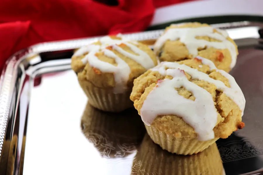 Cranberry orange keto muffins. Gluten-free, sugar-free quick and easy breakfast. #lowcarbbreakfast #ketobreakfast