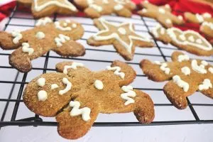 Keto gingerbread cookies are the perfect family Christmas activity. Low carb, gluten-free cookies to help you stick to your keto diet. #lowcarbchristmas #ketochristmas