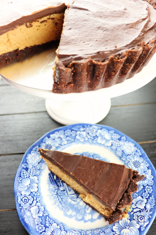 Keto peanut butter pie is a fabulous low carb special occasion treat. The perfect gluten-free, sugar-free chocolate peanut butter dessert to satisfy cravings. #lowcarbrecipes #ketopie