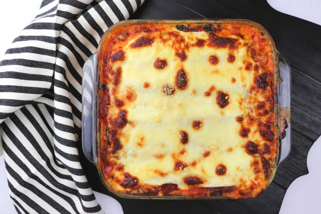 Keto zucchini lasagna is perfect for a comforting family meal. Low carb, gluten-free and fabulous. #zucchini #lowcarbrecipes