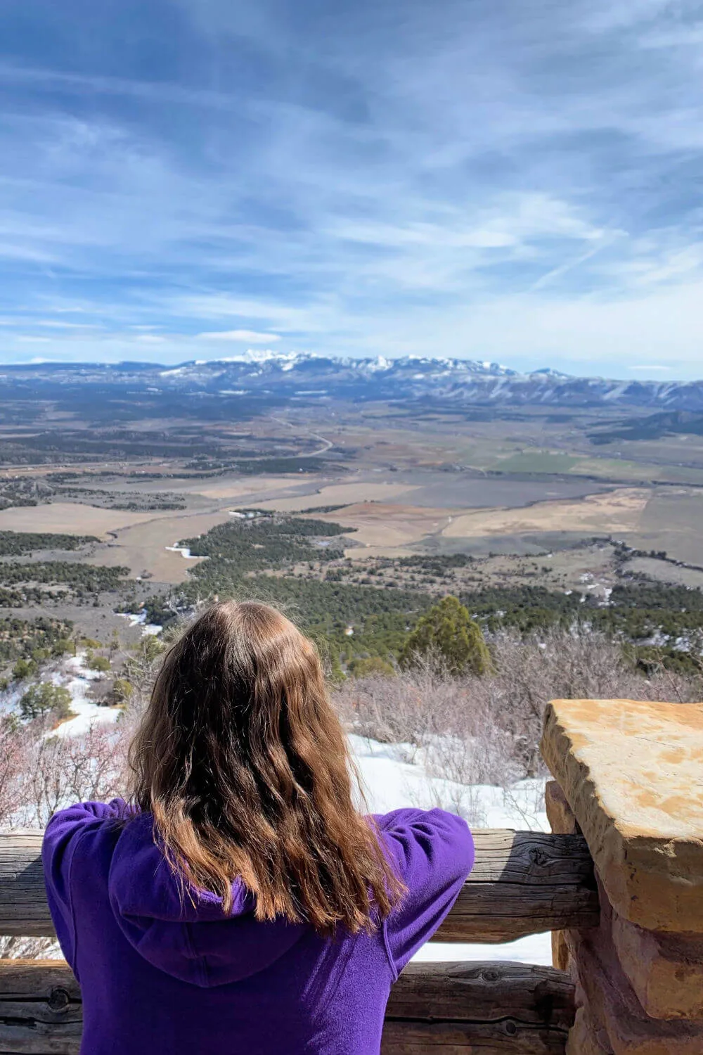 Mancos Valley Overlook, enjoying the view of Mesa Verde National Park #mesaverde #familytravel