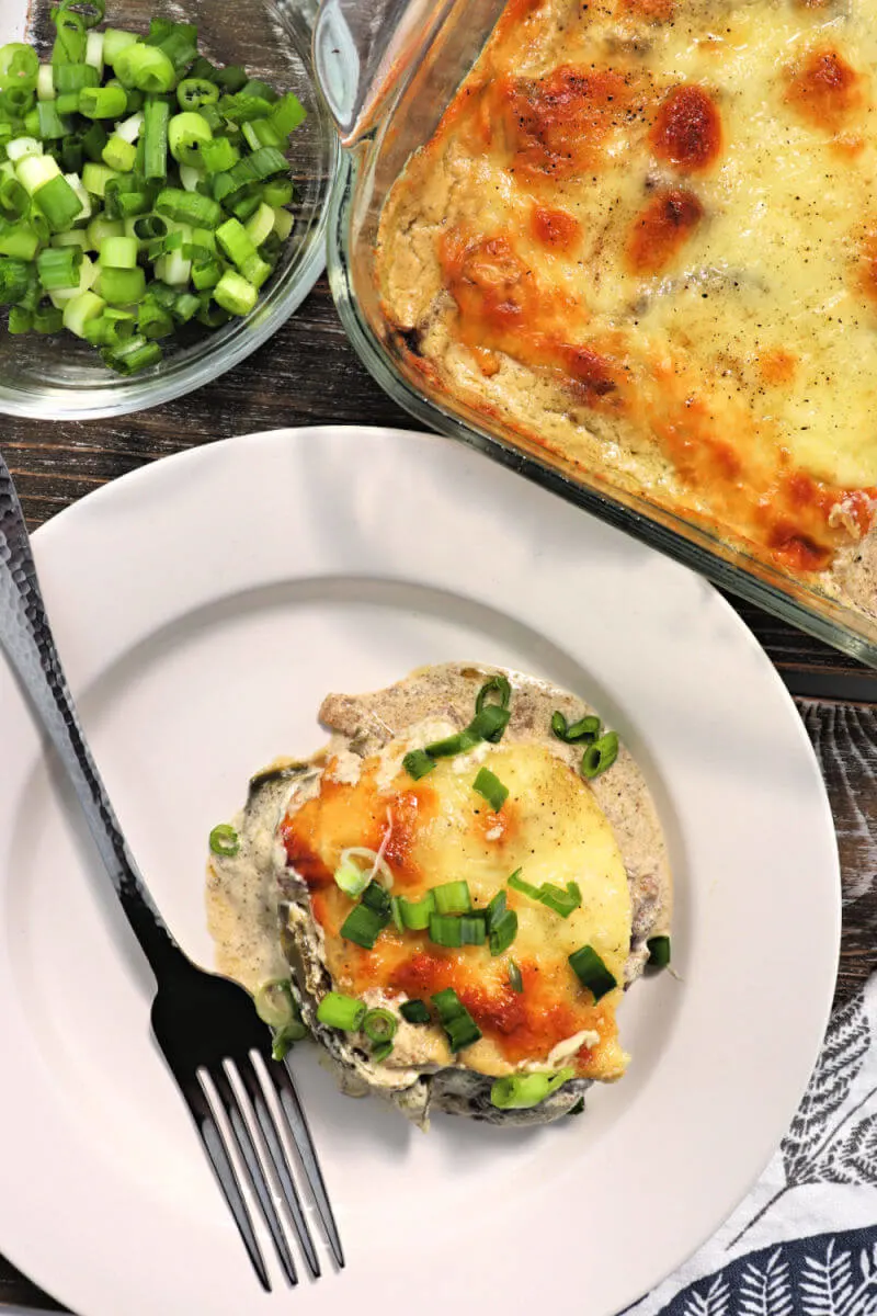 Excellent low carb recipe for keto Philly cheesesteak casserole. Flavorful, gluten-free, and kid-friendly - this is a weeknight meal-prep hit! #ketodinner #lowcarbdinner