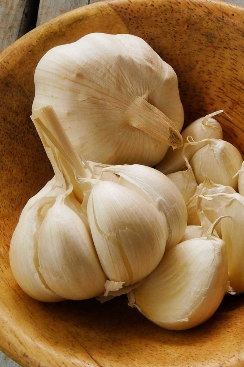 Bow of garlic, how to peel garlic