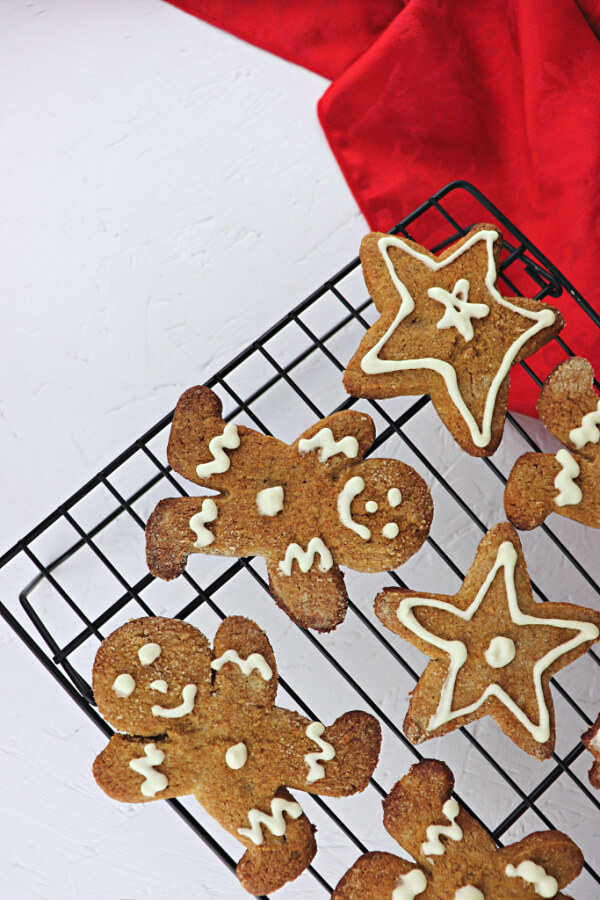 Low carb keto gingerbread cookies for the holiday win! Festive and gluten-free, sugar-free, and packed with ginger flavor. #ketocookies #ketodesserts