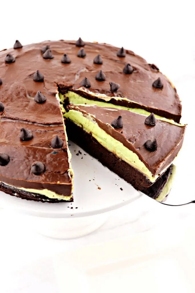 A piece of keto flourless chocolate grasshopper cake is deliciously gluten-free and sugar-free with the divine pairing of dark chocolate and mint cream. #ketodessert #ketorecipes