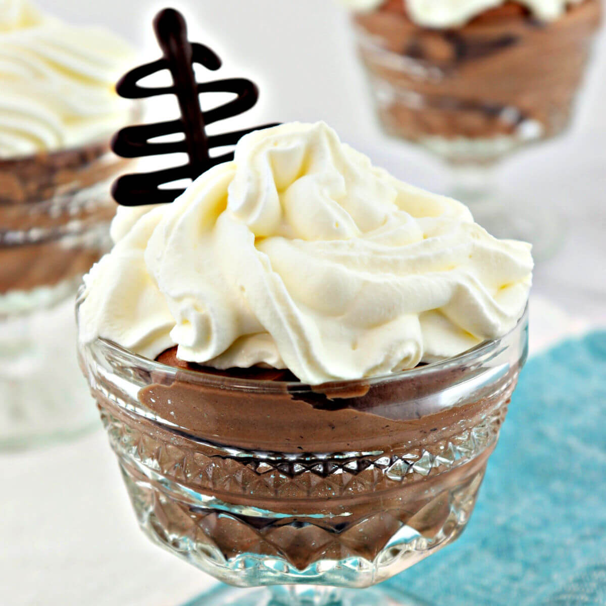 Delicious and creamy keto chocolate mousse is a quick and easy low carb dessert to whip up in no time. #ketodesserts #ketochocolate