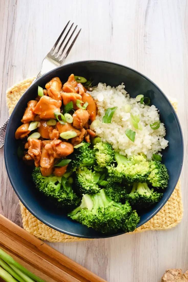 Low carb keto teriyaki chicken in a blue bowl