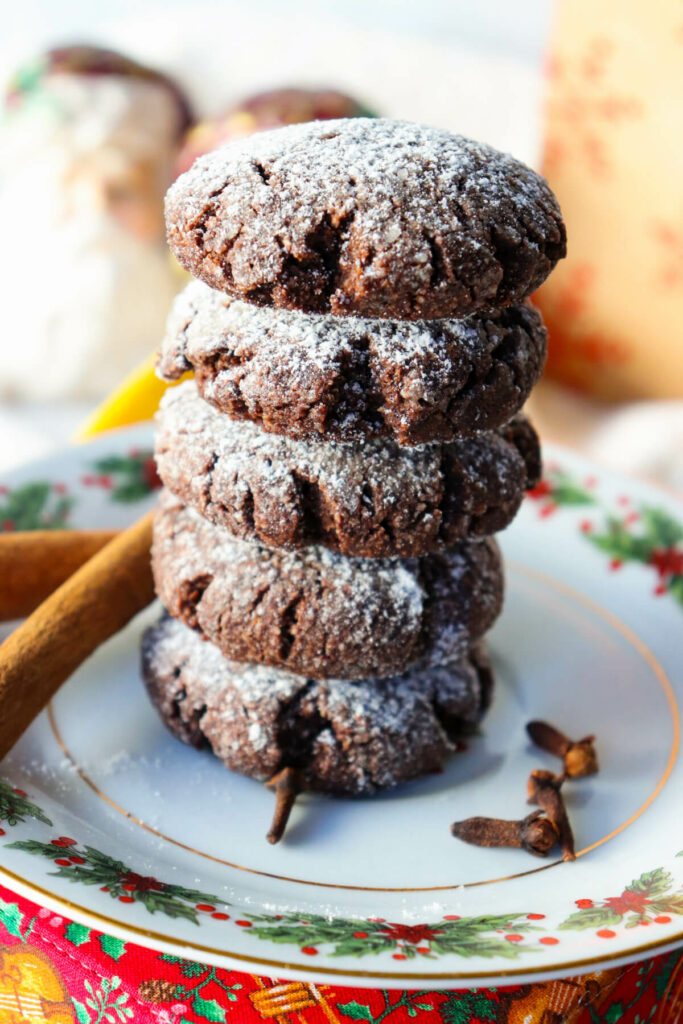 A stack of five keto Christmas crinkle cookies on a plate