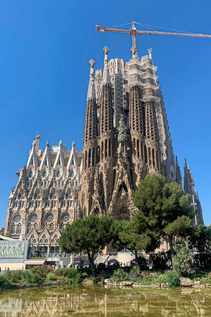 Front view of la Sagrada Familia