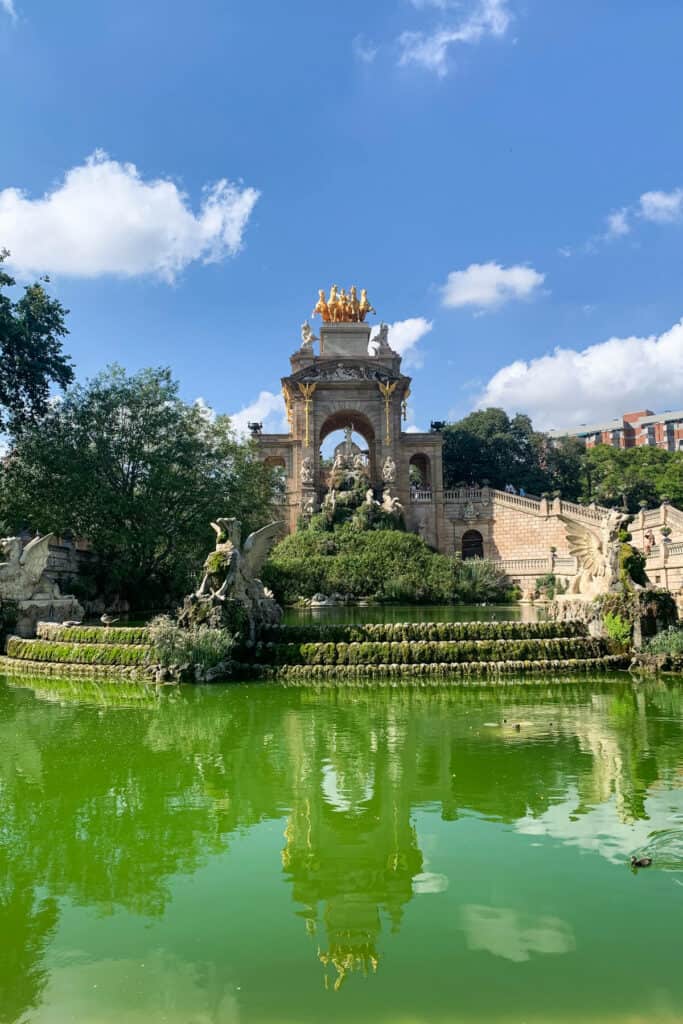 Parc de la Ciutadella with water and a statue