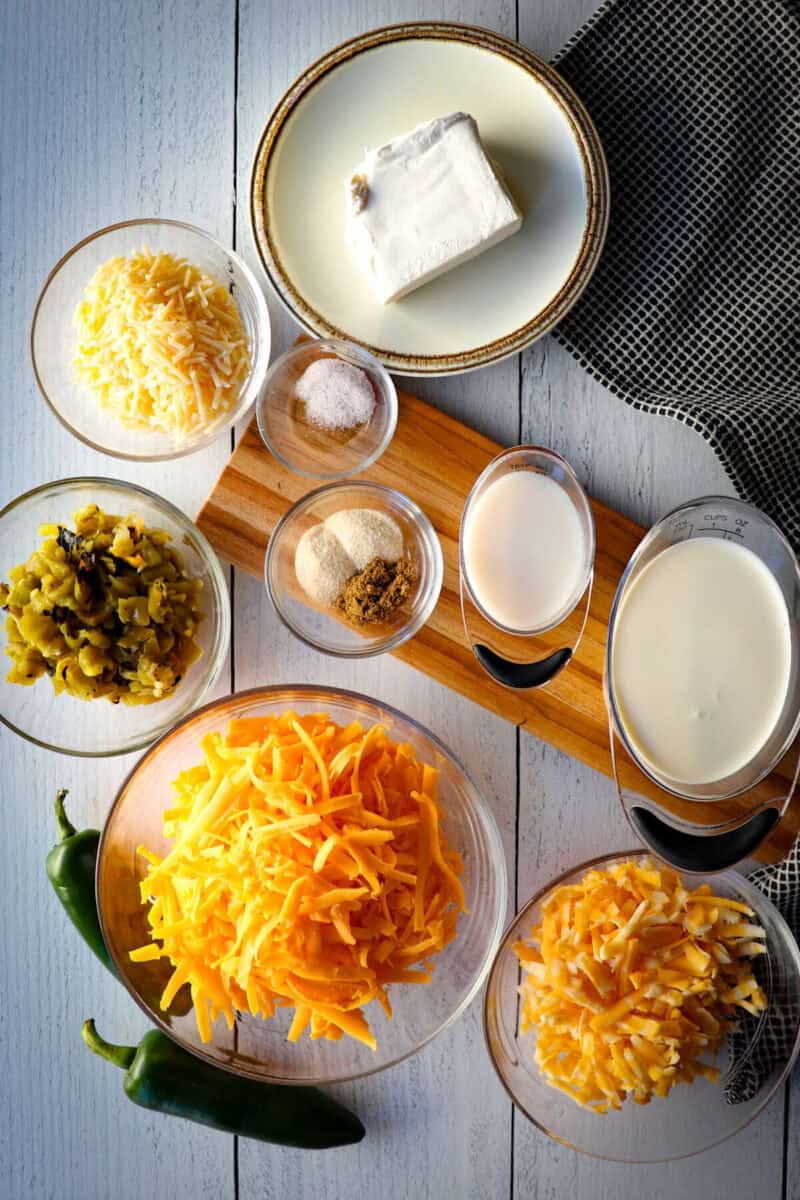 Easy Green Chile Queso {Keto & Low Carb} Dip Recipe