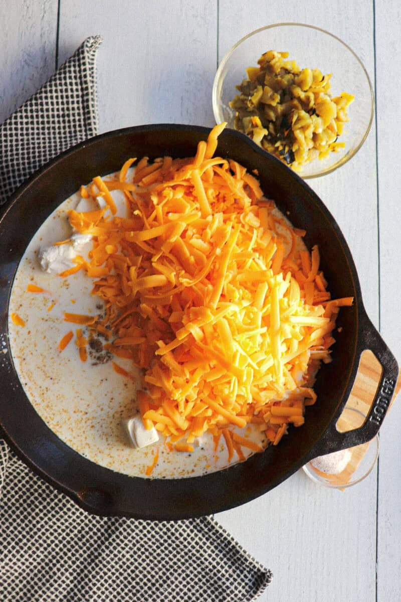 Easy Green Chile Queso {Keto & Low Carb} Dip Recipe