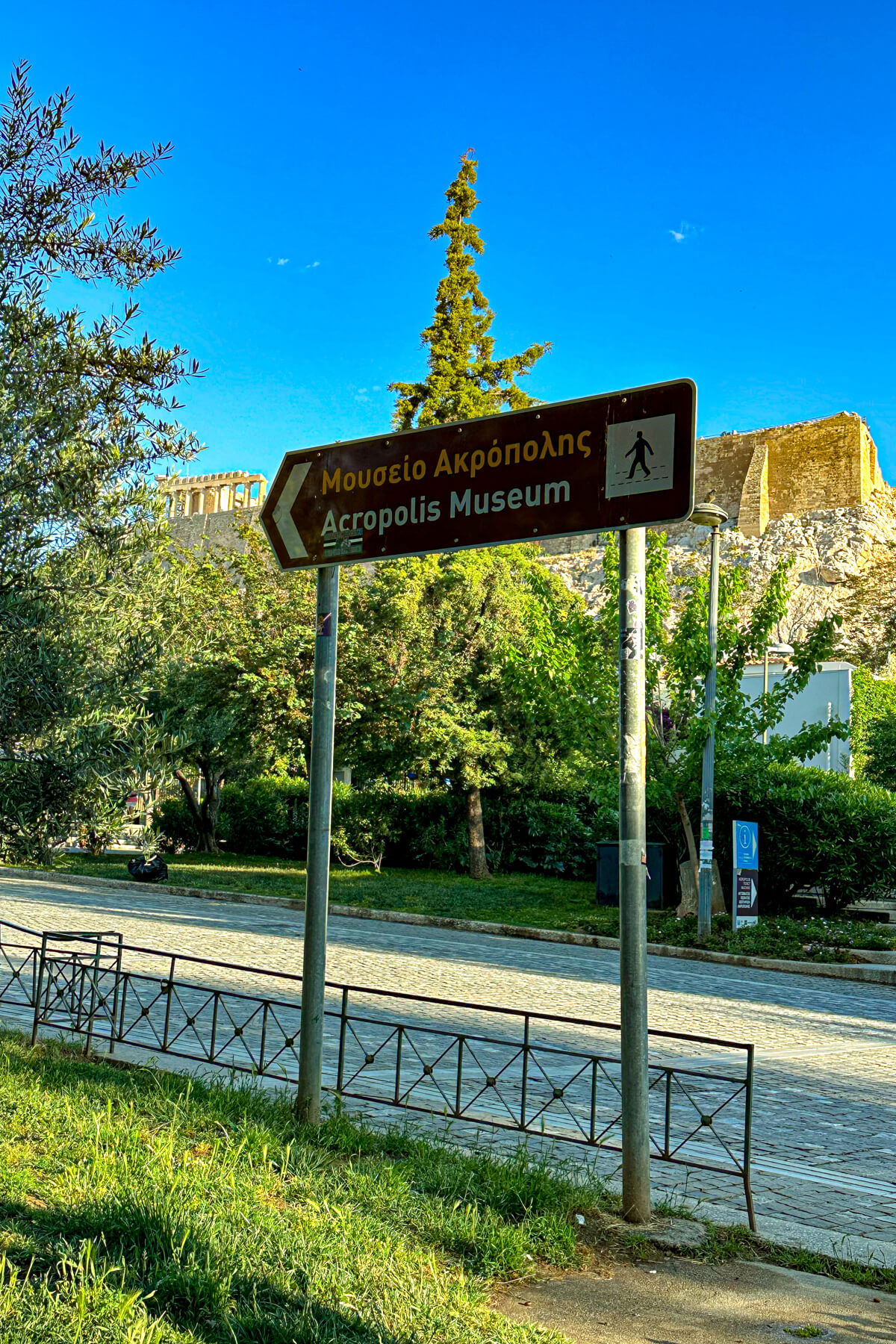 Sign to the Acropolis